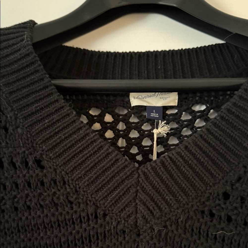 Universal Thread Classic Black V-Neck Sweater NWT - image 4